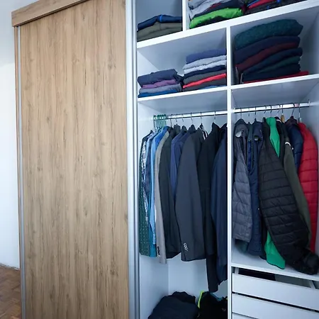 Dobrinja 5 Kod Bazena *